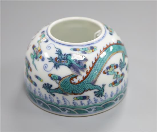 A Chinese doucai beehive water pot H.6cm